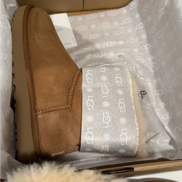 Women’s UGG Boots - NEW - Picture 4 of 5